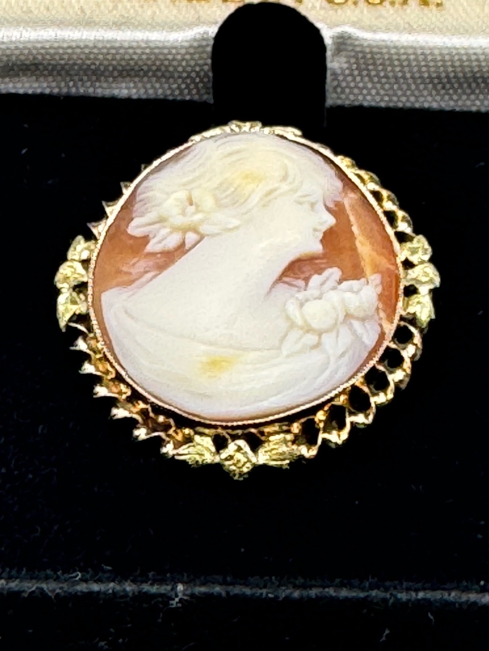 Vintage 14k Gold Shell Cameo Brooch - Picture 2 of 9